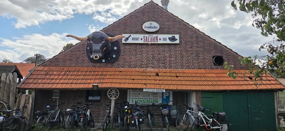 BookNoFees: Restauracja – Der Saloon In Kesseler – Lippetal – Saloon w Kesselerze, zdjęcie 1