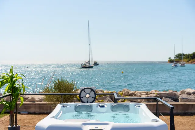 BookNoFees: Luxury Sea House Pearl Infinity – ekskluzywna łódź mieszkalna w Novigradzie – Novigrad