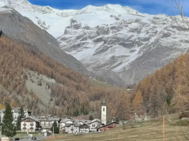 BookNoFees: Przytulny dom z kominkiem i widokiem na góry – Gressoney-La-Trinité