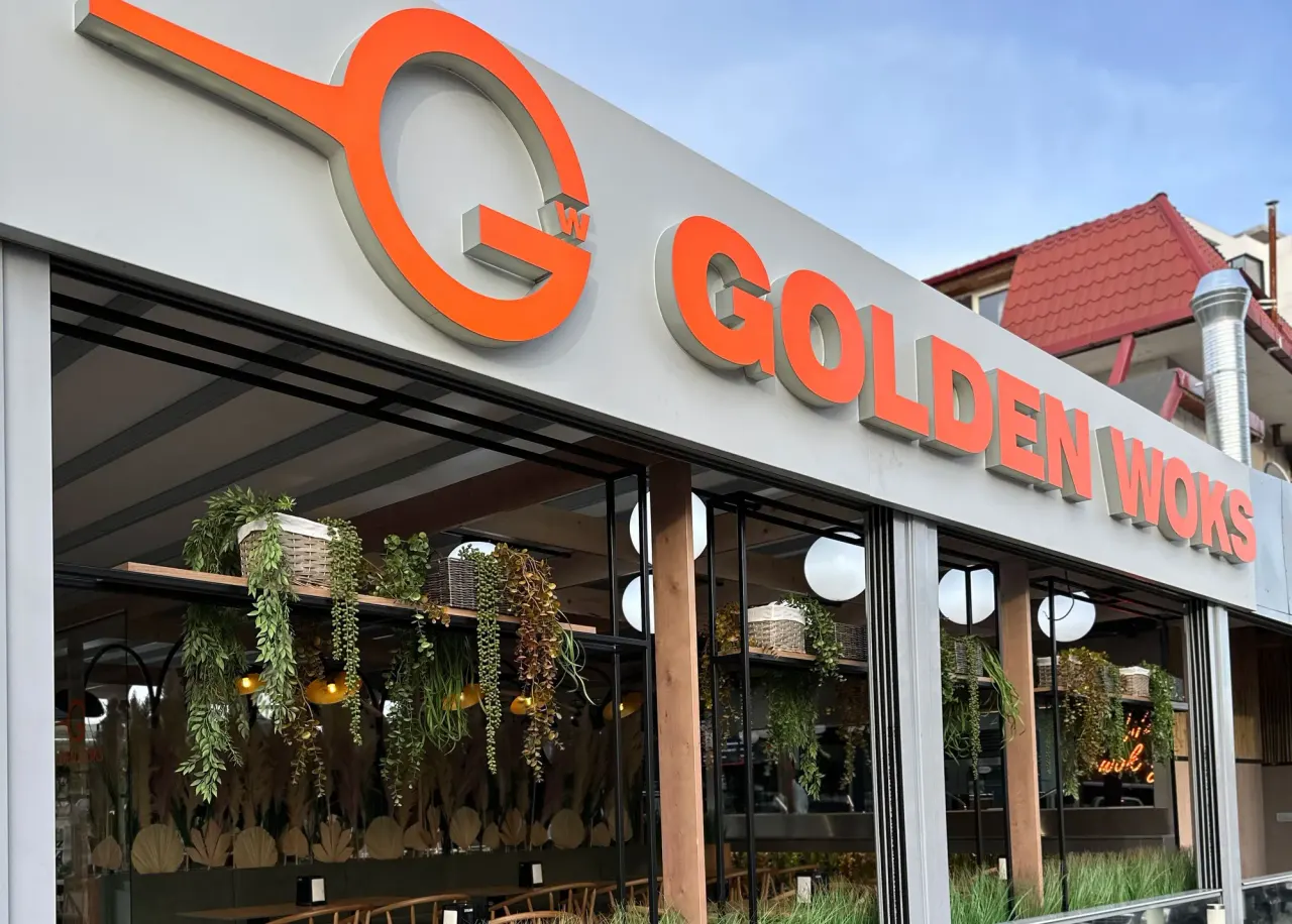 BookNoFees: Restauracja – Golden Woks – Bucharest – Złote Woki, zdjęcie 1