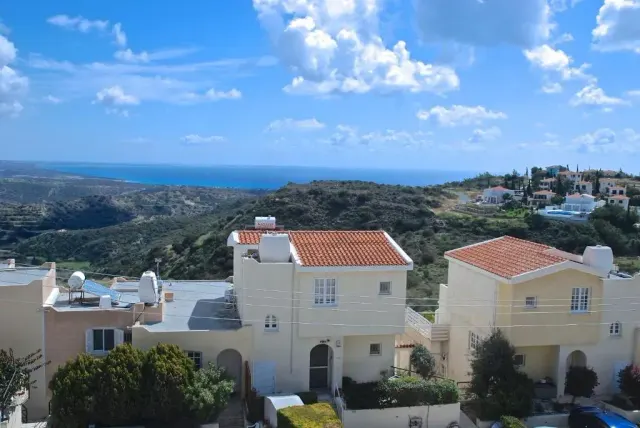 BookNoFees: Willa Sunshine – Pissouri