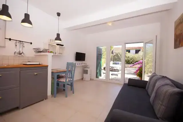 BookNoFees: NOWOŚĆ – apartament typu studio w pobliżu plaży – Tribunj