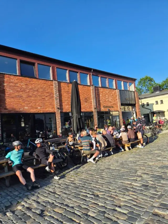 BookNoFees: Kawiarnia – Fuglen Gamlebyen – Oslo – Ptak Gamlebyen, zdjęcie 2