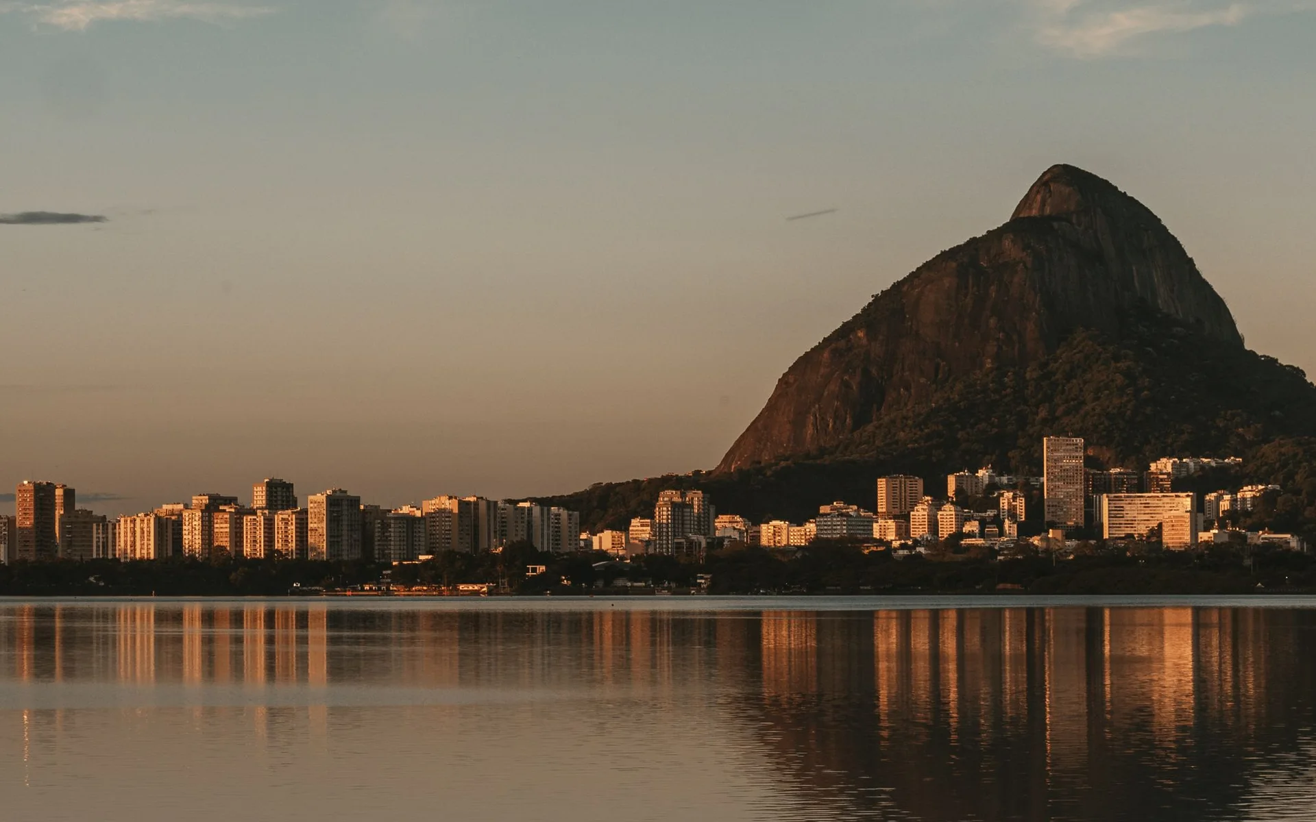 Rio de Janeiro i Góra Cukrowa o zachodzie słońca