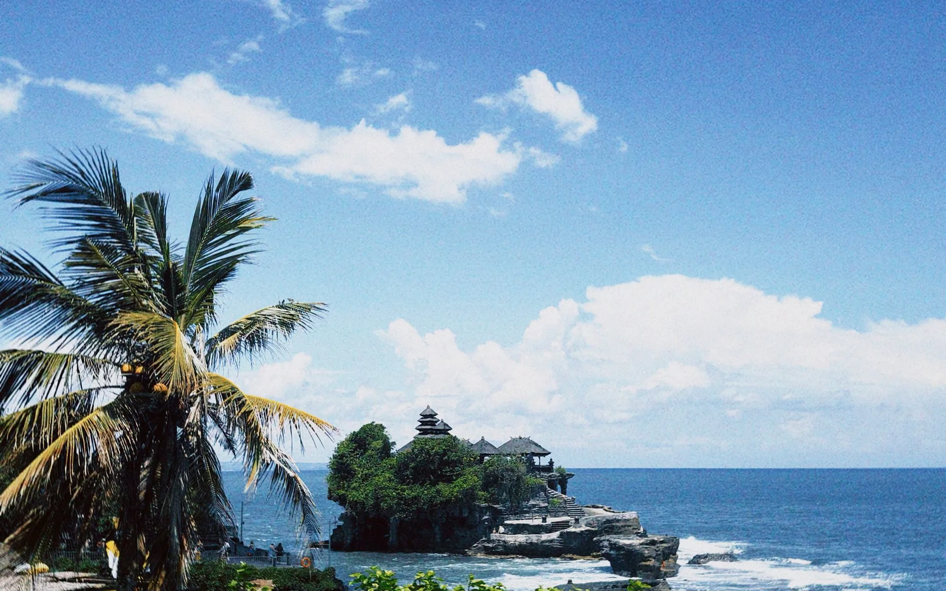 Świątynia Tanah Lot na wybrzeżu Bali