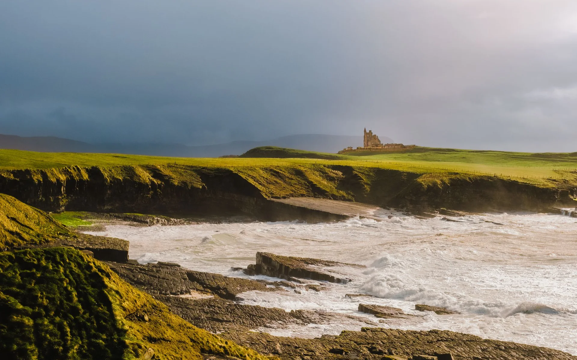 Zamek Classiebawn na wybrzeżu hrabstwa Sligo