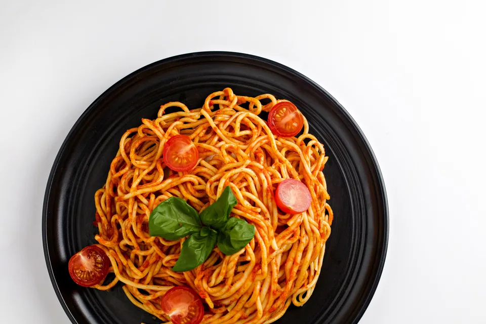 Przykładowe zdjęcie: Spaghetti z sosem pomidorowym i bazylią